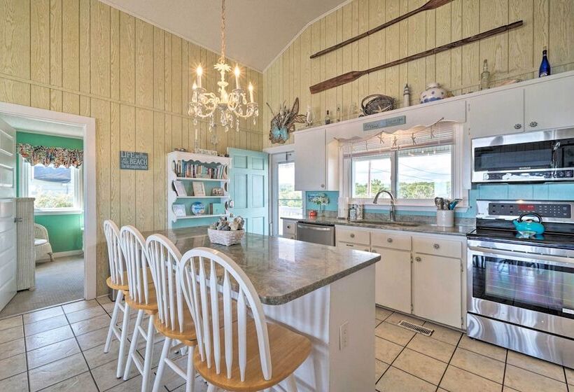 Peaceful Cottage By The Sea Oceanfront Home!