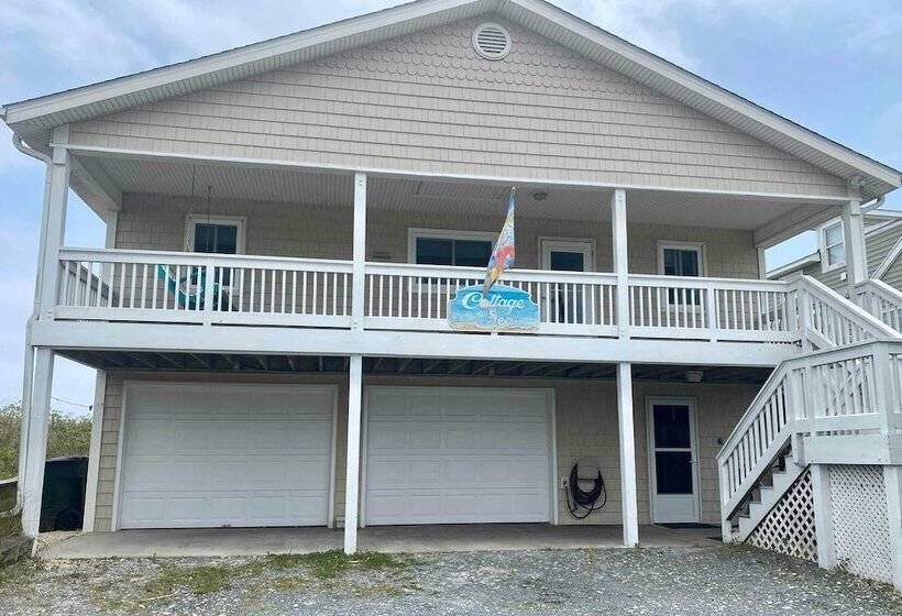 Peaceful Cottage By The Sea Oceanfront Home!