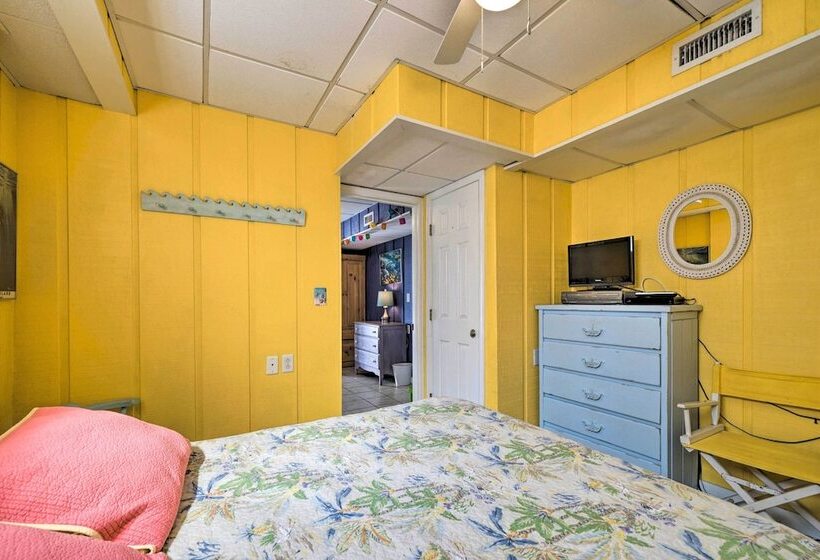 Peaceful Cottage By The Sea Oceanfront Home!