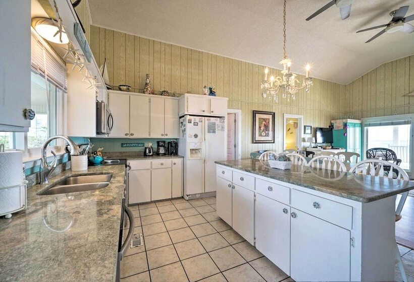 Peaceful Cottage By The Sea Oceanfront Home!