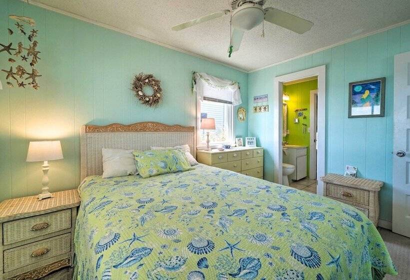 Peaceful Cottage By The Sea Oceanfront Home!