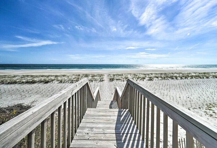 Peaceful Cottage By The Sea Oceanfront Home!