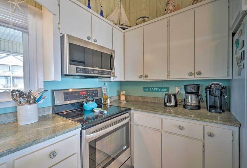 Peaceful Cottage By The Sea Oceanfront Home!