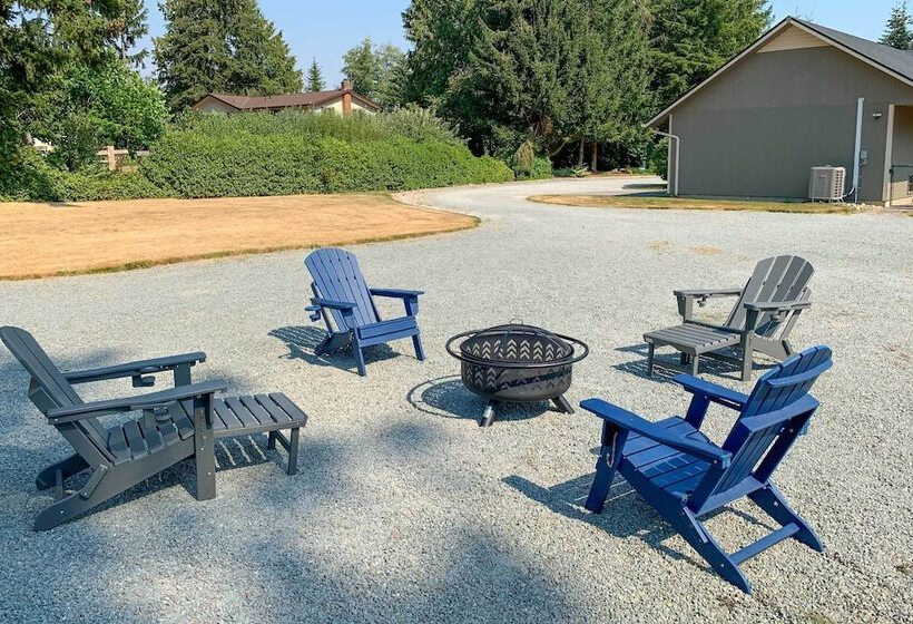 Peaceful Ranch Style Camano Home On 5 Acres!