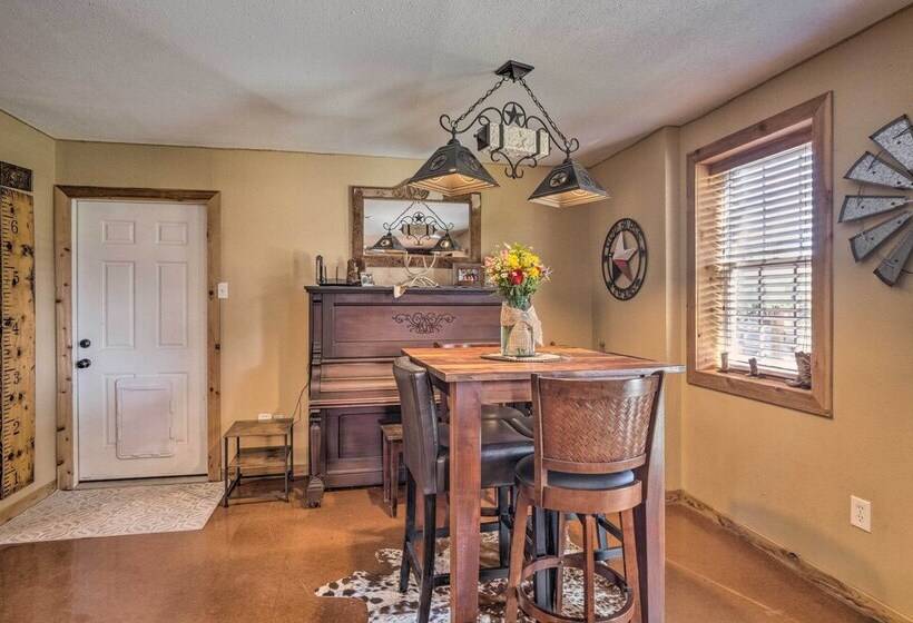 Quaint Texas Home < 2 Mi To Lake Georgetown!