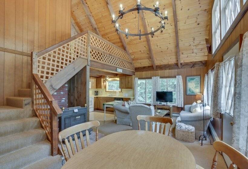 Rustic, Cozy Cabin W/ Easy Ski And Beach Access!