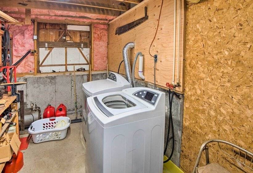 Rustic, Cozy Cabin W/ Easy Ski And Beach Access!