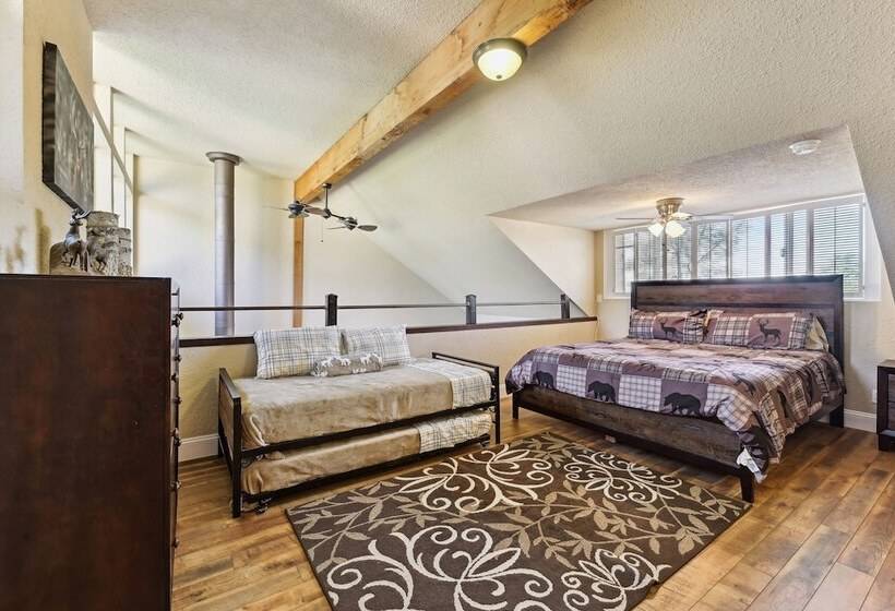 Luxury Retreat In Natl Forest Near Lakes & Trails