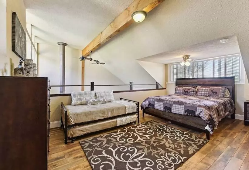 Luxury Retreat In Natl Forest Near Lakes & Trails