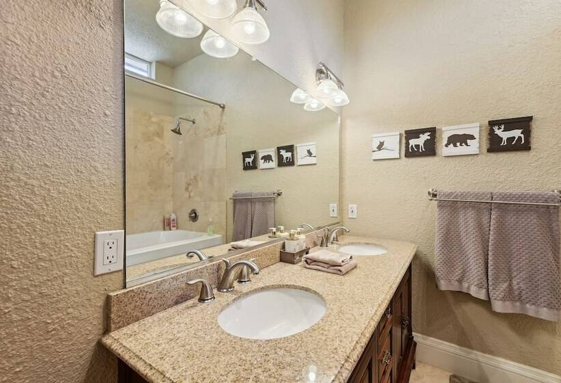 Luxury Retreat In Natl Forest Near Lakes & Trails