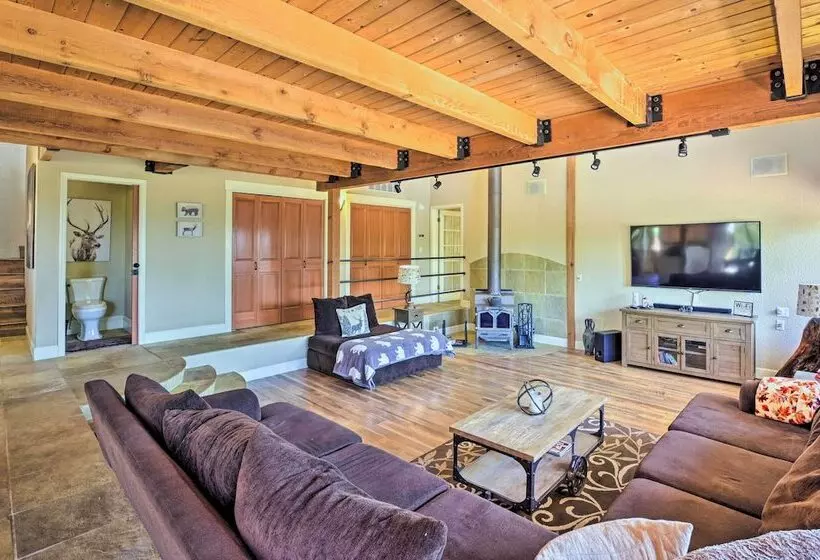 Luxury Retreat In Natl Forest Near Lakes & Trails