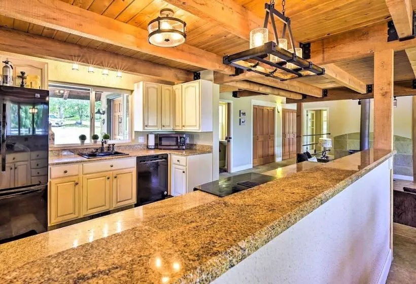 Luxury Retreat In Natl Forest Near Lakes & Trails