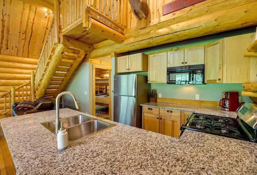 Secluded Log Cabin In Nw Michigan: Hot Tub & Deck