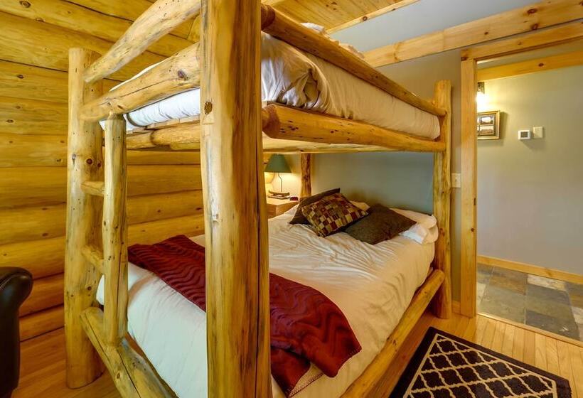 Secluded Log Cabin In Nw Michigan: Hot Tub & Deck