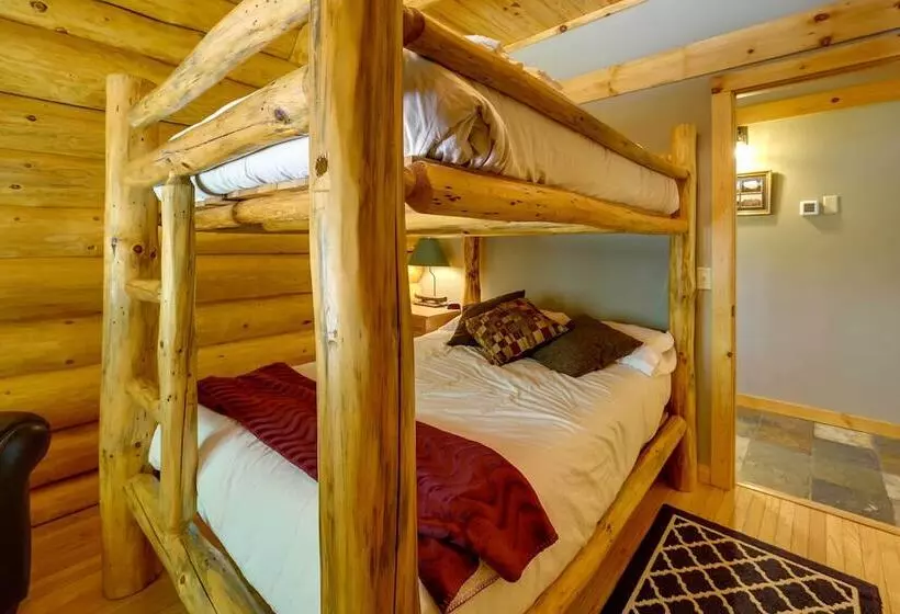 Secluded Log Cabin In Nw Michigan: Hot Tub & Deck