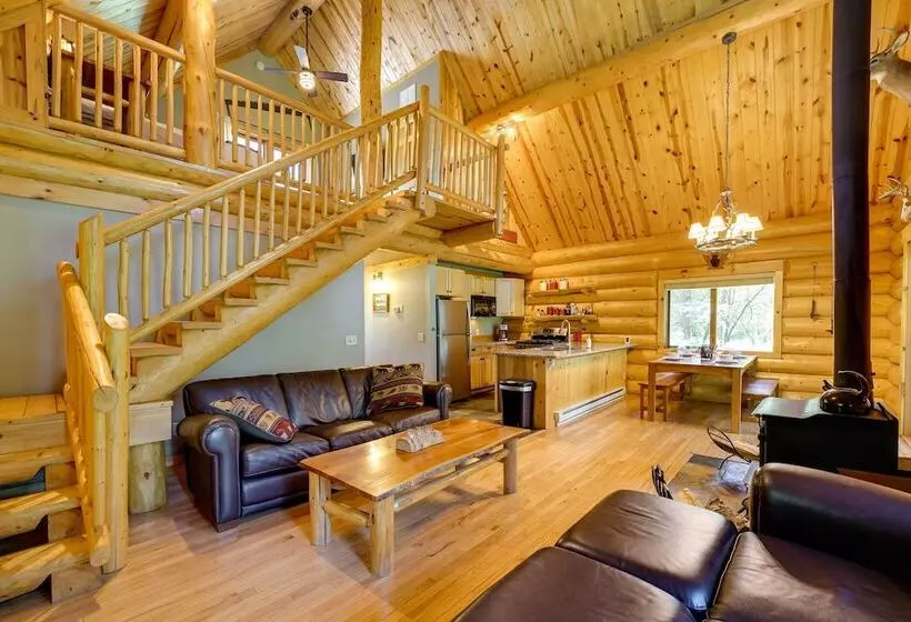 Secluded Log Cabin In Nw Michigan: Hot Tub & Deck