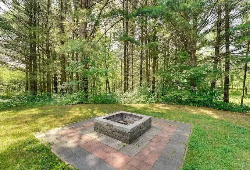 Secluded Log Cabin In Nw Michigan: Hot Tub & Deck