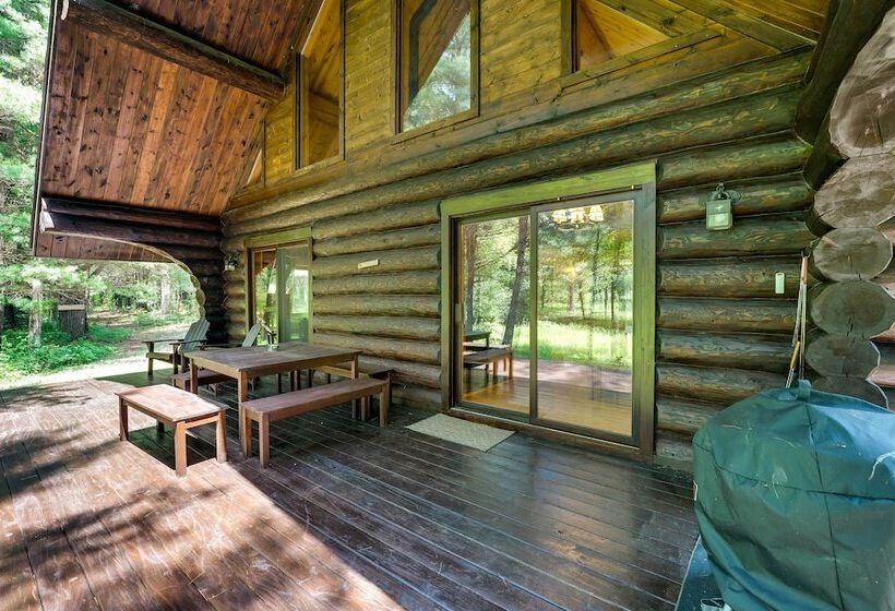 Secluded Log Cabin In Nw Michigan: Hot Tub & Deck