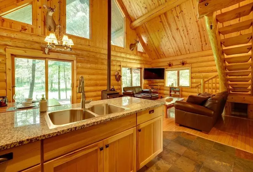 Secluded Log Cabin In Nw Michigan: Hot Tub & Deck
