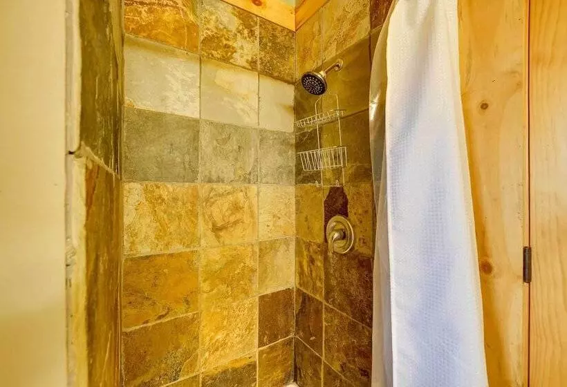 Secluded Log Cabin In Nw Michigan: Hot Tub & Deck