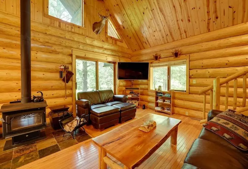 Secluded Log Cabin In Nw Michigan: Hot Tub & Deck