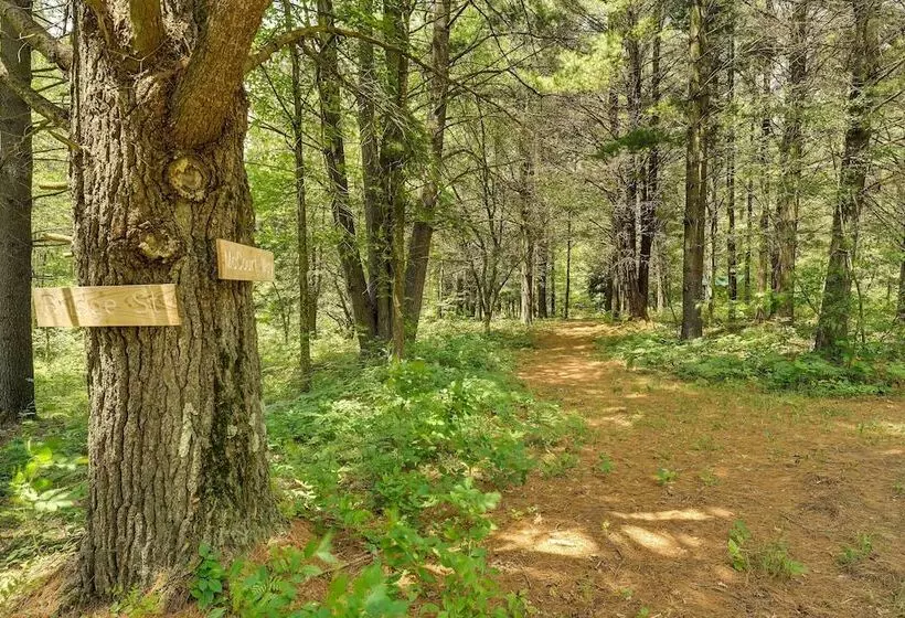 Secluded Log Cabin In Nw Michigan: Hot Tub & Deck