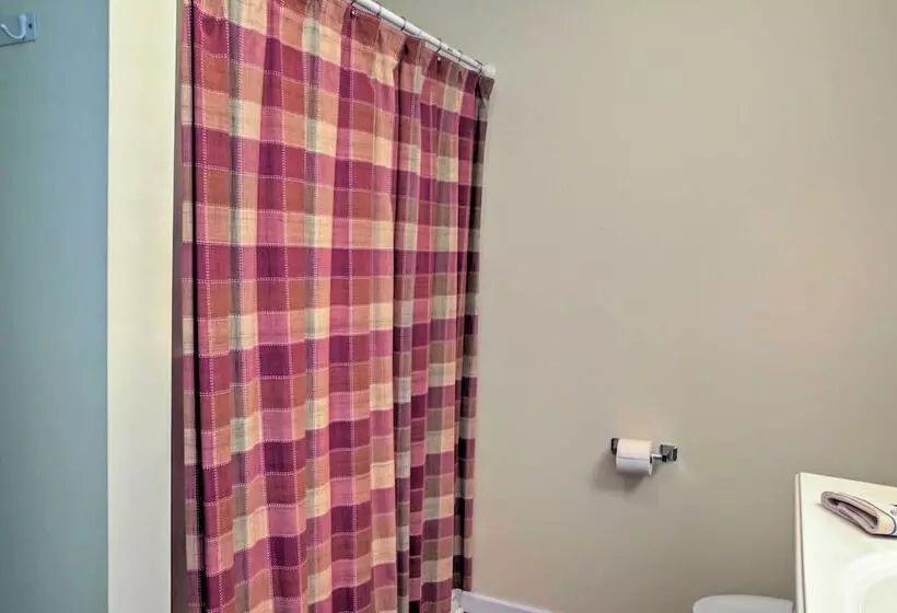 Secluded & Quiet Coastal Home: 1 Mile To Boat Ramp