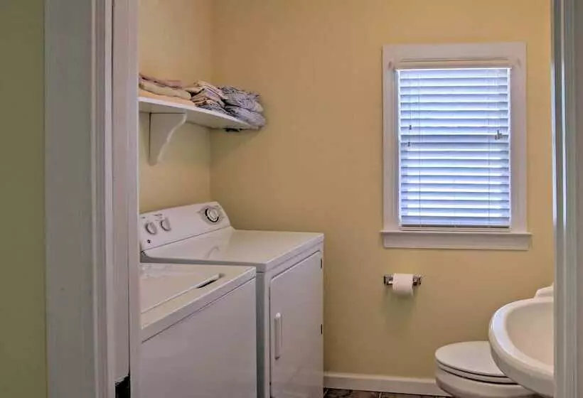 Secluded & Quiet Coastal Home: 1 Mile To Boat Ramp