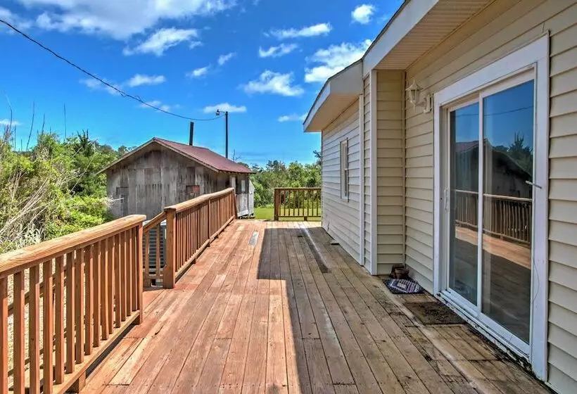Secluded & Quiet Coastal Home: 1 Mile To Boat Ramp