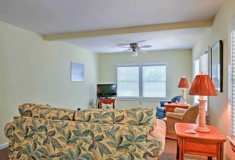 Secluded & Quiet Coastal Home: 1 Mile To Boat Ramp