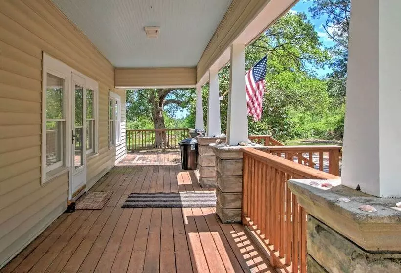 Secluded & Quiet Coastal Home: 1 Mile To Boat Ramp