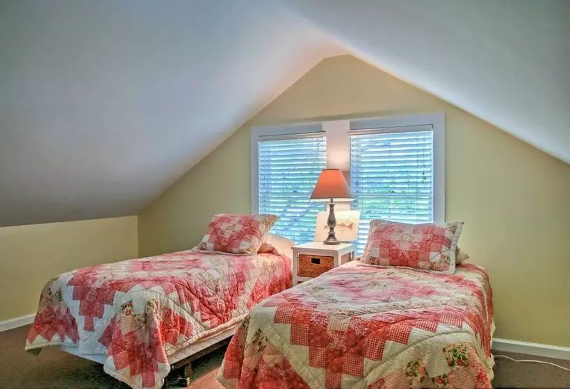 Secluded & Quiet Coastal Home: 1 Mile To Boat Ramp