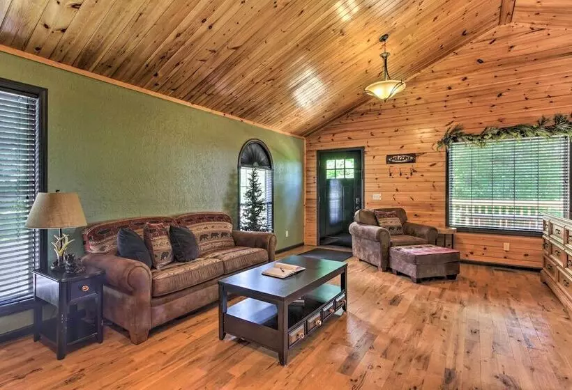 Sevierville Overlook Cabin: 9 Miles To Gatlinburg!