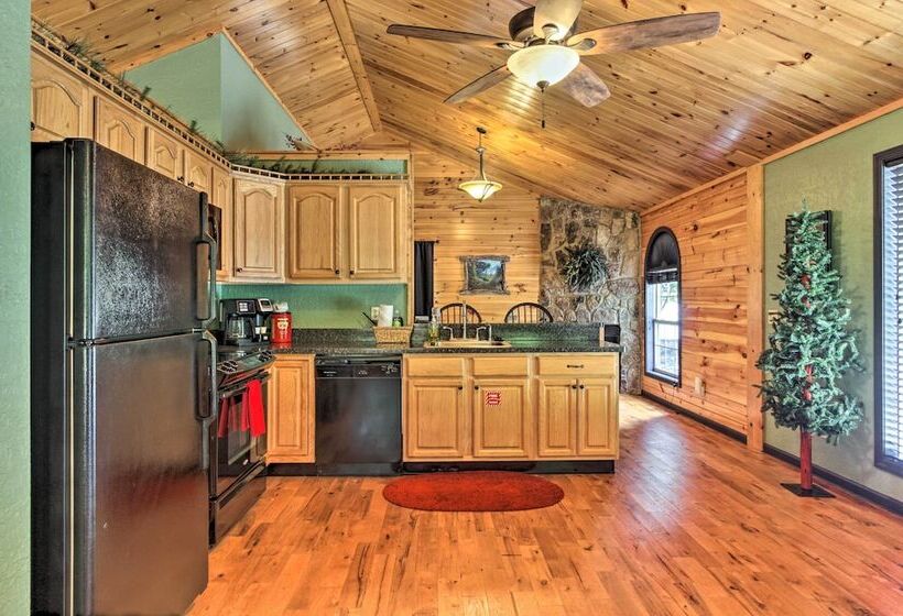 Sevierville Overlook Cabin: 9 Miles To Gatlinburg!