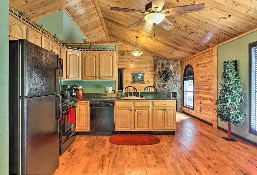 Sevierville Overlook Cabin: 9 Miles To Gatlinburg!