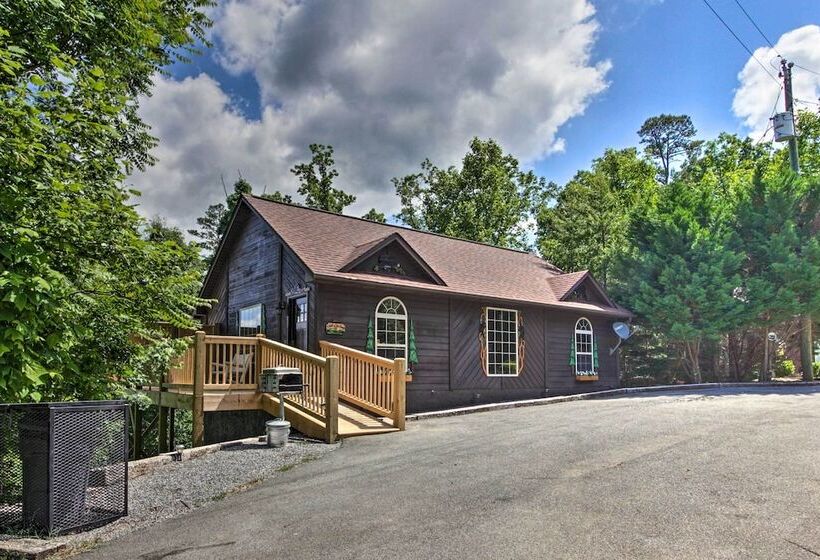 Sevierville Overlook Cabin: 9 Miles To Gatlinburg!