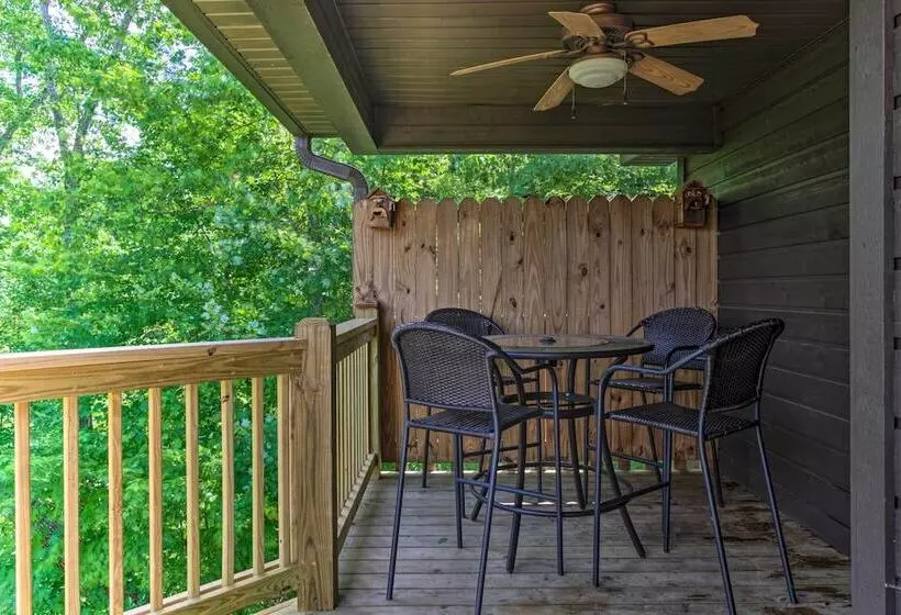 Sevierville Overlook Cabin: 9 Miles To Gatlinburg!