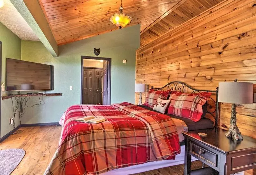 Sevierville Overlook Cabin: 9 Miles To Gatlinburg!