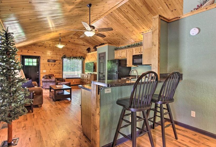 Sevierville Overlook Cabin: 9 Miles To Gatlinburg!