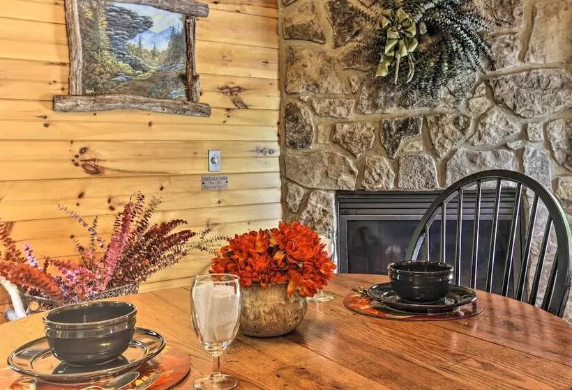 Sevierville Overlook Cabin: 9 Miles To Gatlinburg!