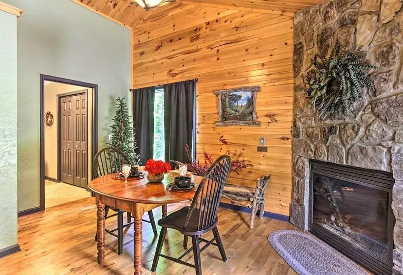 Sevierville Overlook Cabin: 9 Miles To Gatlinburg!