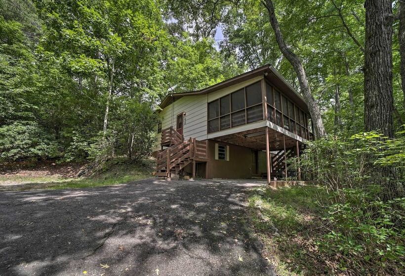 Smoky Mtn Hideaway: Screened Porch & Fire Pit