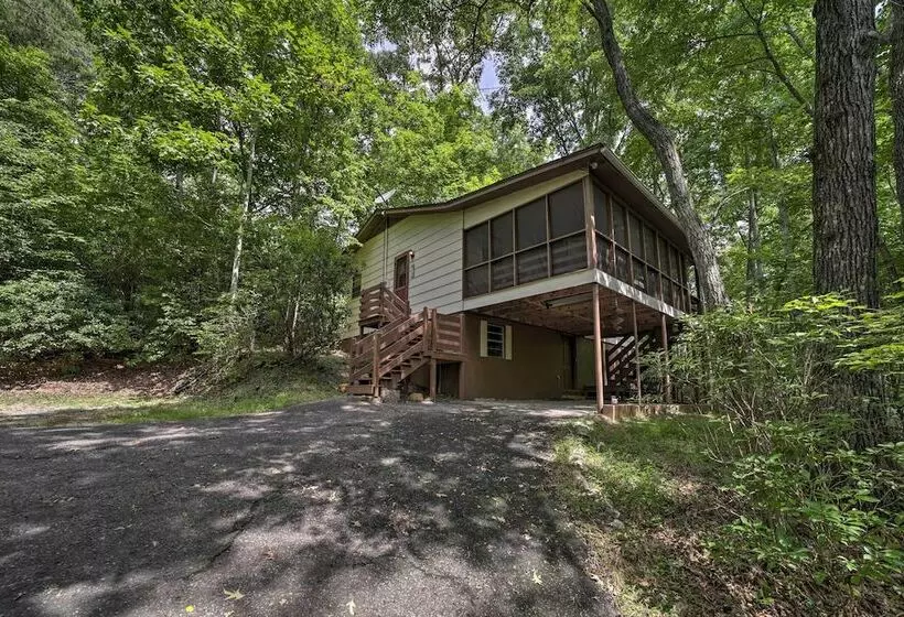 Smoky Mtn Hideaway: Screened Porch & Fire Pit
