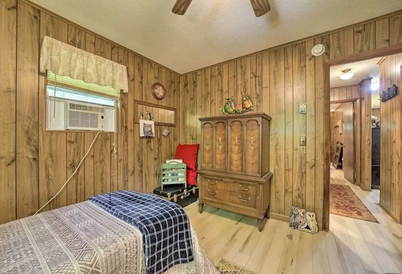 Smoky Mtn Hideaway: Screened Porch & Fire Pit