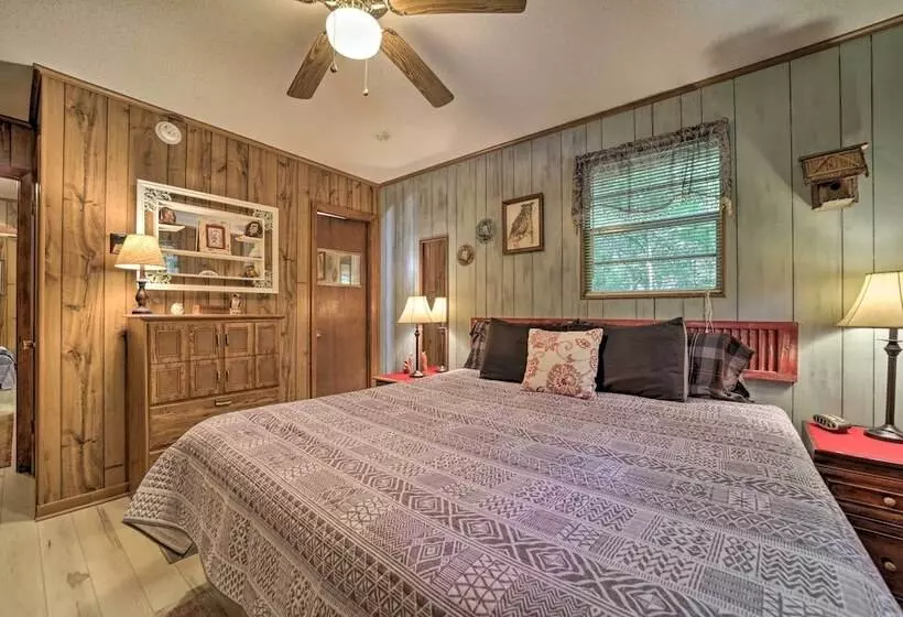 Smoky Mtn Hideaway: Screened Porch & Fire Pit