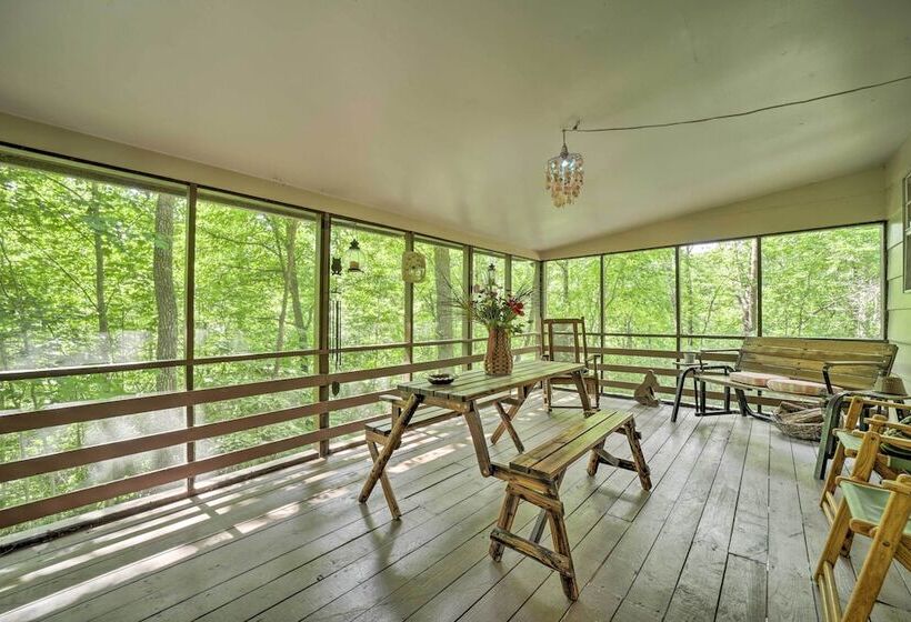 Smoky Mtn Hideaway: Screened Porch & Fire Pit