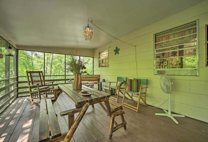 Smoky Mtn Hideaway: Screened Porch & Fire Pit