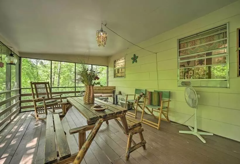 Smoky Mtn Hideaway: Screened Porch & Fire Pit