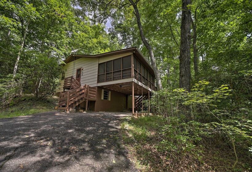 Smoky Mtn Hideaway: Screened Porch & Fire Pit