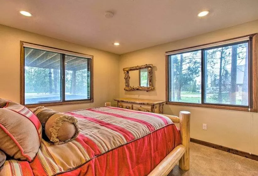 Sprawling Fraser Cabin W/ Private Hot Tub & Deck!